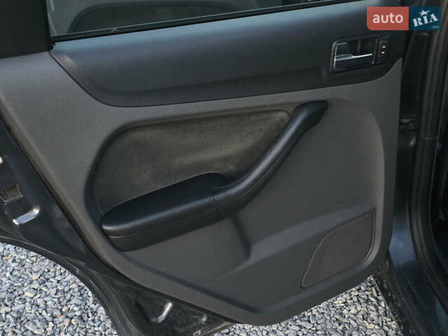Серый Форд Фокус, объемом двигателя 1.6 л и пробегом 280 тыс. км за 3399 $, фото 17 на Automoto.ua