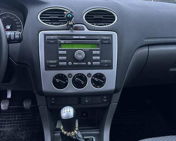 Сірий Форд Фокус, об'ємом двигуна 1.56 л та пробігом 225 тис. км за 3199 $, фото 20 на Automoto.ua