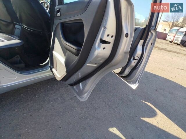 Серый Форд Фокус, объемом двигателя 1.56 л и пробегом 204 тыс. км за 3999 $, фото 30 на Automoto.ua
