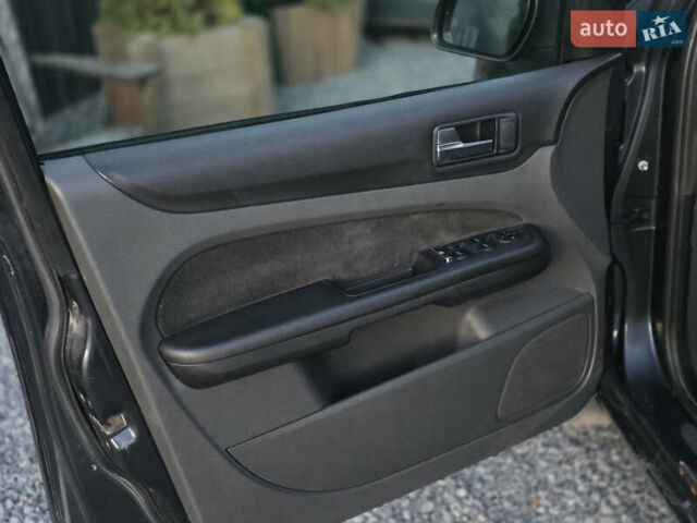 Серый Форд Фокус, объемом двигателя 1.6 л и пробегом 280 тыс. км за 3399 $, фото 16 на Automoto.ua