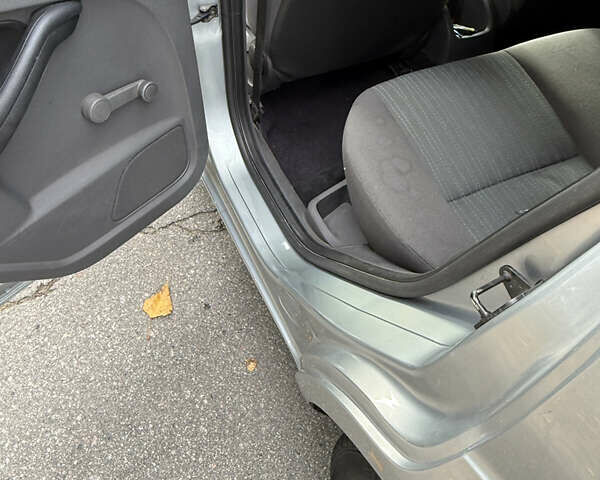 Сірий Форд Фокус, об'ємом двигуна 1.39 л та пробігом 265 тис. км за 4400 $, фото 31 на Automoto.ua