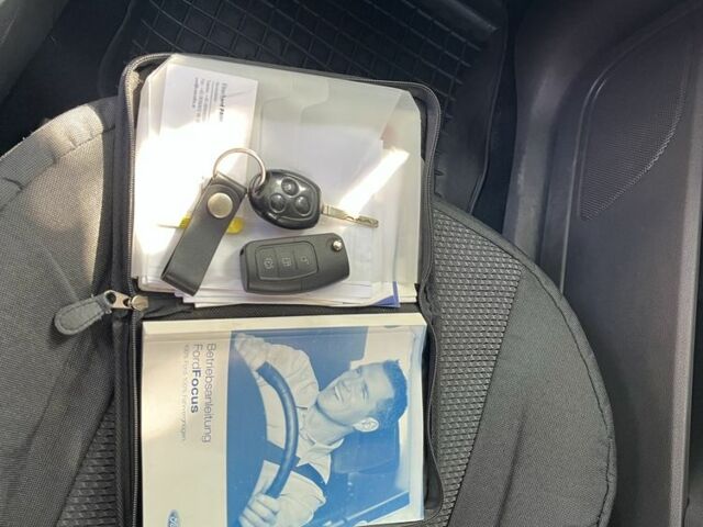 Серый Форд Фокус, объемом двигателя 1.4 л и пробегом 219 тыс. км за 4396 $, фото 17 на Automoto.ua