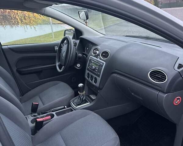 Сірий Форд Фокус, об'ємом двигуна 1.56 л та пробігом 225 тис. км за 3199 $, фото 18 на Automoto.ua