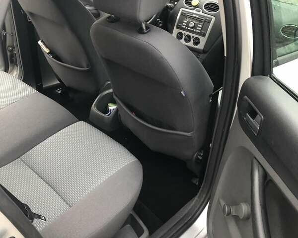 Форд Фокус 2005 в Золочев на Automoto.ua Серый Форд Фокус, объемом двигателя 1.6 л и пробегом 250 тыс. км за 3850 $, фото 7 на Automoto.ua