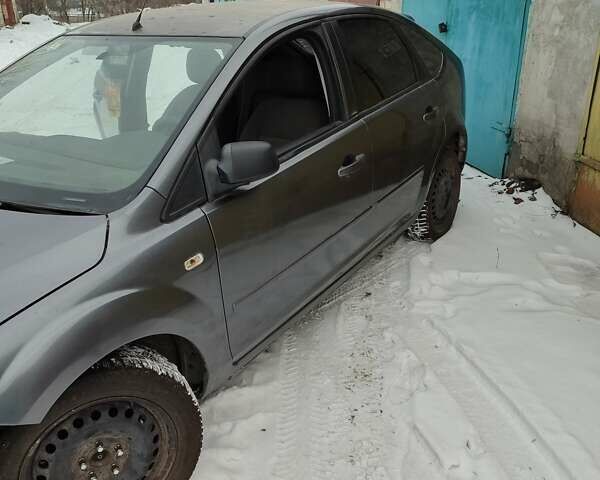 Серый Форд Фокус, объемом двигателя 2 л и пробегом 309 тыс. км за 2775 $, фото 4 на Automoto.ua