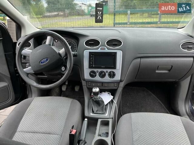 Серый Форд Фокус, объемом двигателя 1.6 л и пробегом 132 тыс. км за 5500 $, фото 4 на Automoto.ua