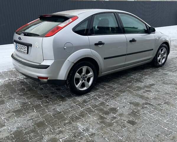 Серый Форд Фокус, объемом двигателя 1.8 л и пробегом 300 тыс. км за 4299 $, фото 5 на Automoto.ua