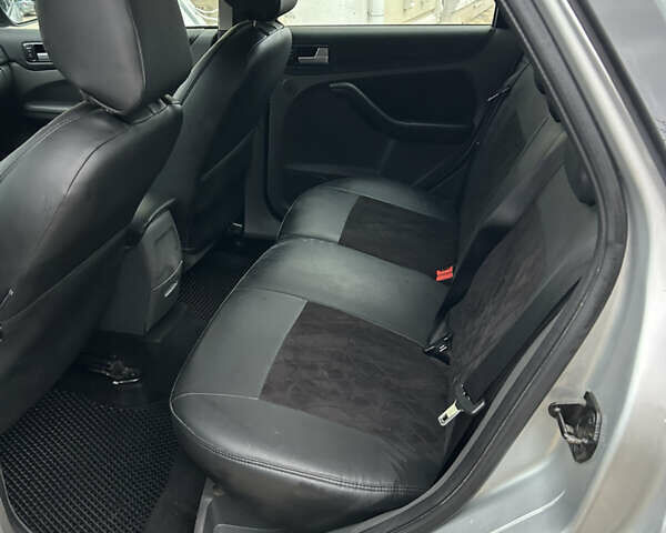 Сірий Форд Фокус, об'ємом двигуна 1.6 л та пробігом 268 тис. км за 4300 $, фото 14 на Automoto.ua