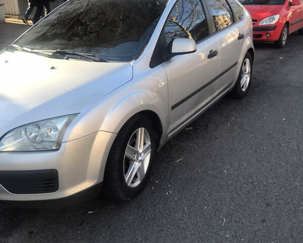 Серый Форд Фокус, объемом двигателя 1.6 л и пробегом 280 тыс. км за 3500 $, фото 4 на Automoto.ua