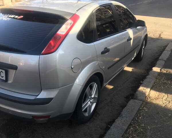 Серый Форд Фокус, объемом двигателя 1.6 л и пробегом 280 тыс. км за 3500 $, фото 1 на Automoto.ua