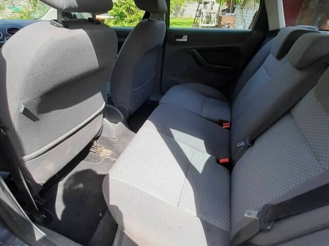 Серый Форд Фокус, объемом двигателя 1.6 л и пробегом 190 тыс. км за 5300 $, фото 2 на Automoto.ua