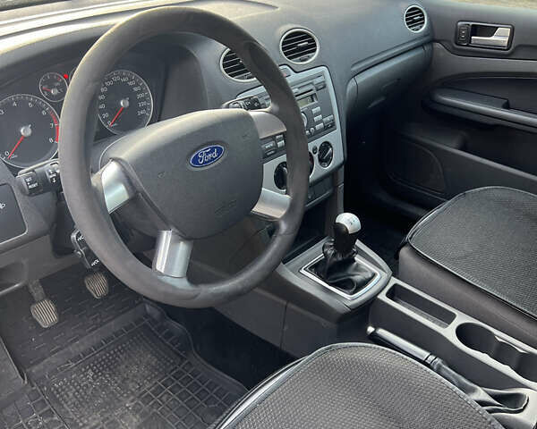 Серый Форд Фокус, объемом двигателя 1.6 л и пробегом 206 тыс. км за 3900 $, фото 36 на Automoto.ua