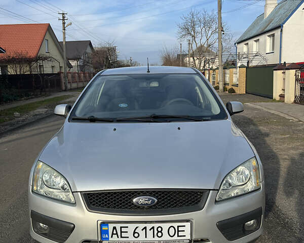 Серый Форд Фокус, объемом двигателя 1.6 л и пробегом 206 тыс. км за 3900 $, фото 3 на Automoto.ua