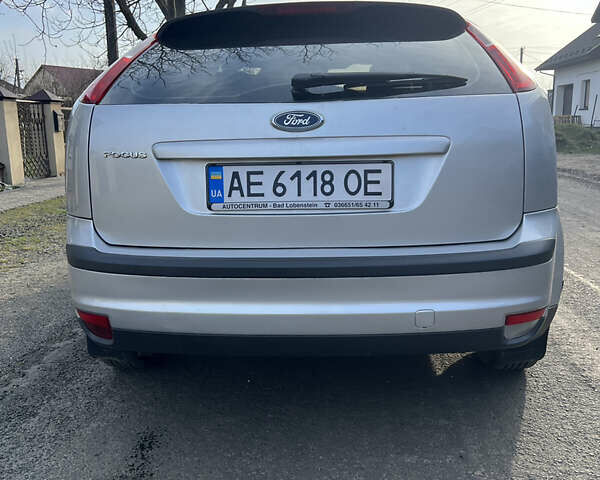 Серый Форд Фокус, объемом двигателя 1.6 л и пробегом 206 тыс. км за 3900 $, фото 13 на Automoto.ua