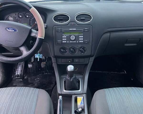 Серый Форд Фокус, объемом двигателя 1.8 л и пробегом 300 тыс. км за 4299 $, фото 8 на Automoto.ua