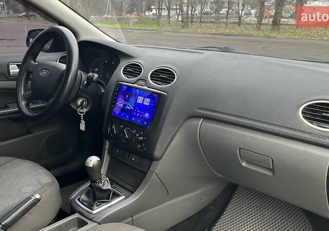 Сірий Форд Фокус, об'ємом двигуна 1.6 л та пробігом 303 тис. км за 4500 $, фото 9 на Automoto.ua