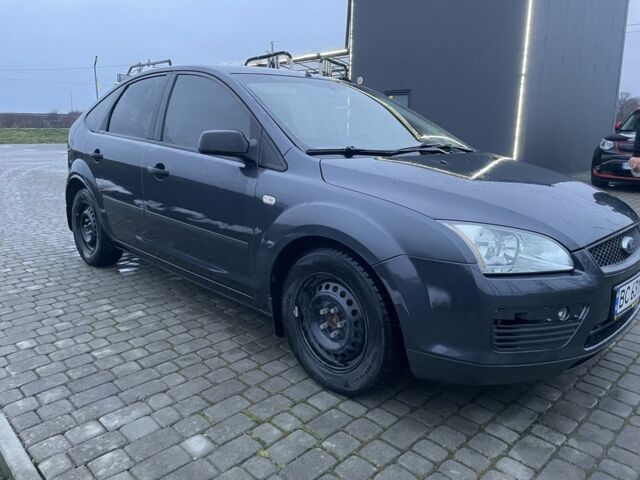 Серый Форд Фокус, объемом двигателя 1.6 л и пробегом 304 тыс. км за 4500 $, фото 1 на Automoto.ua