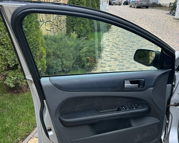 Сірий Форд Фокус, об'ємом двигуна 1.6 л та пробігом 268 тис. км за 4300 $, фото 7 на Automoto.ua