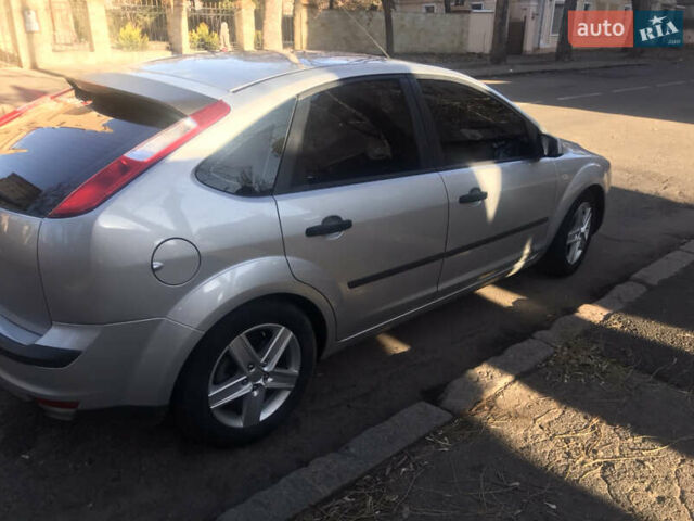 Серый Форд Фокус, объемом двигателя 1.6 л и пробегом 280 тыс. км за 3500 $, фото 5 на Automoto.ua