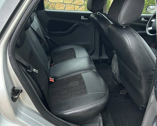 Сірий Форд Фокус, об'ємом двигуна 1.6 л та пробігом 268 тис. км за 4300 $, фото 18 на Automoto.ua