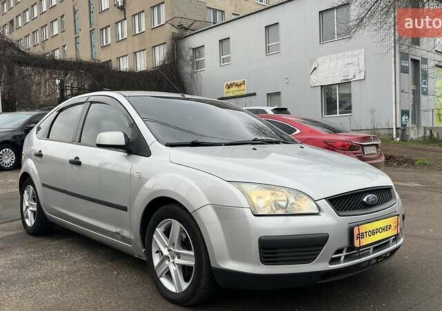 Сірий Форд Фокус, об'ємом двигуна 1.6 л та пробігом 303 тис. км за 4500 $, фото 1 на Automoto.ua
