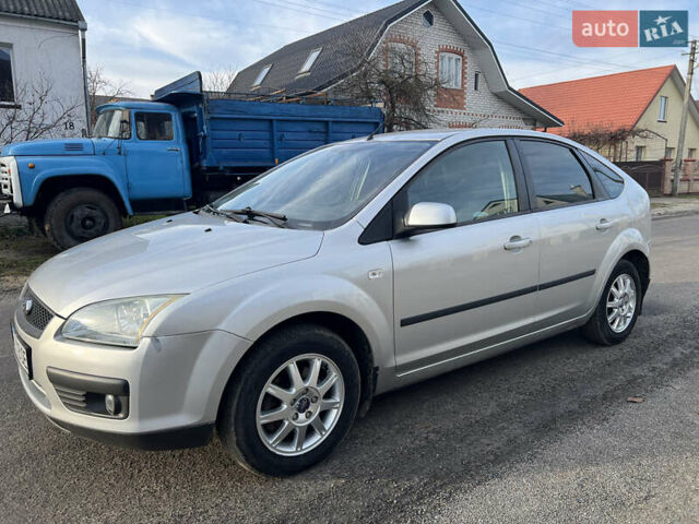 Серый Форд Фокус, объемом двигателя 1.6 л и пробегом 206 тыс. км за 3900 $, фото 25 на Automoto.ua