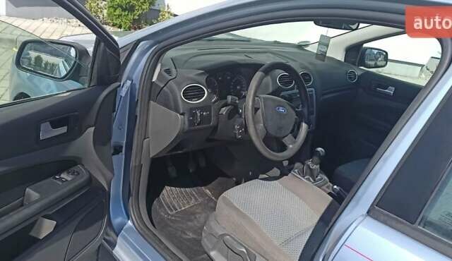 Серый Форд Фокус, объемом двигателя 1.6 л и пробегом 220 тыс. км за 4600 $, фото 8 на Automoto.ua