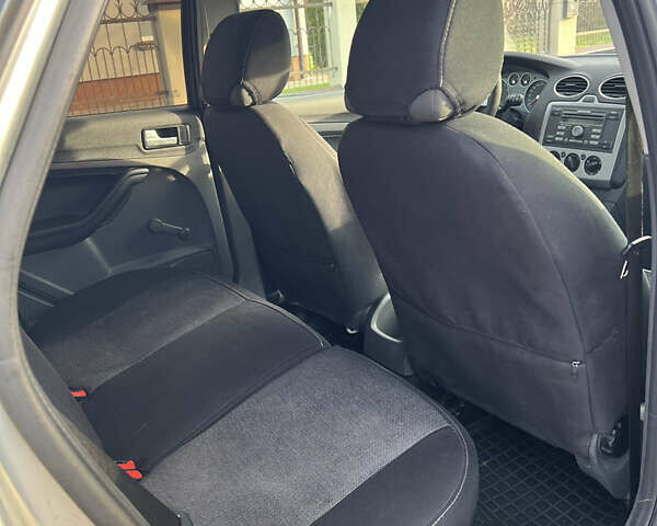 Серый Форд Фокус, объемом двигателя 1.6 л и пробегом 206 тыс. км за 3900 $, фото 43 на Automoto.ua