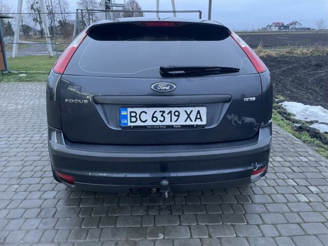 Серый Форд Фокус, объемом двигателя 1.6 л и пробегом 304 тыс. км за 4500 $, фото 2 на Automoto.ua