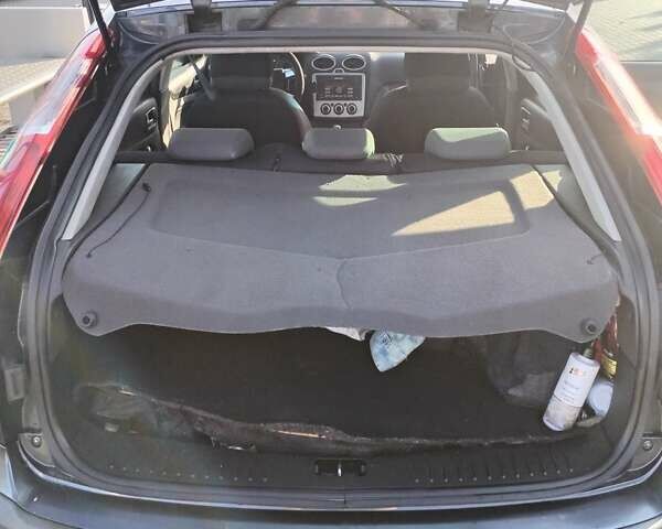 Серый Форд Фокус, объемом двигателя 1.6 л и пробегом 440 тыс. км за 4000 $, фото 18 на Automoto.ua