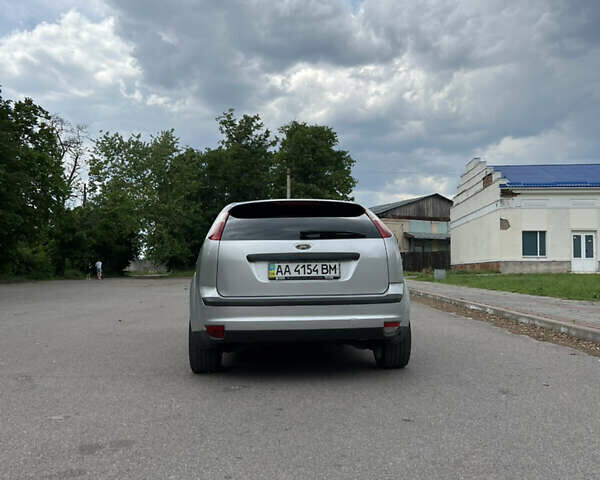 Серый Форд Фокус, объемом двигателя 1.6 л и пробегом 252 тыс. км за 3300 $, фото 3 на Automoto.ua