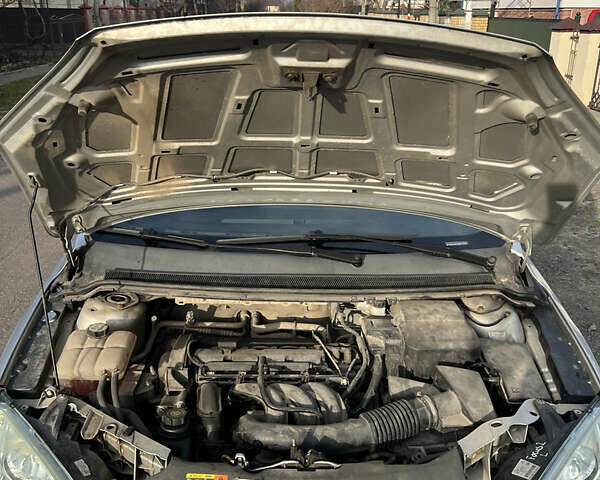 Серый Форд Фокус, объемом двигателя 1.6 л и пробегом 206 тыс. км за 3900 $, фото 50 на Automoto.ua