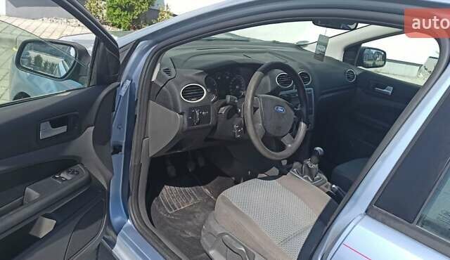 Серый Форд Фокус, объемом двигателя 1.6 л и пробегом 228 тыс. км за 4650 $, фото 4 на Automoto.ua