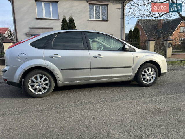 Серый Форд Фокус, объемом двигателя 1.6 л и пробегом 206 тыс. км за 3900 $, фото 8 на Automoto.ua