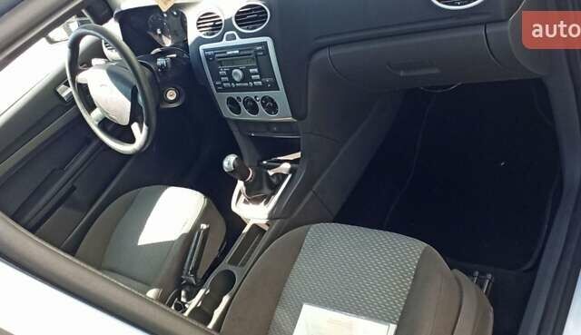 Серый Форд Фокус, объемом двигателя 1.6 л и пробегом 228 тыс. км за 4650 $, фото 13 на Automoto.ua