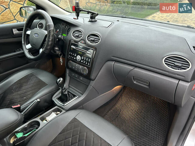 Сірий Форд Фокус, об'ємом двигуна 1.6 л та пробігом 268 тис. км за 4300 $, фото 13 на Automoto.ua