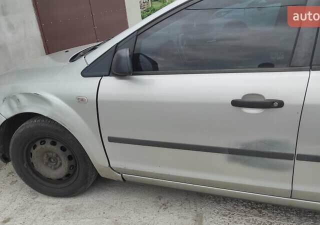 Серый Форд Фокус, объемом двигателя 1.6 л и пробегом 335 тыс. км за 3990 $, фото 6 на Automoto.ua