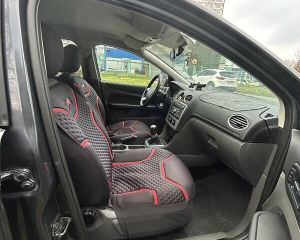 Серый Форд Фокус, объемом двигателя 1.6 л и пробегом 219 тыс. км за 3500 $, фото 10 на Automoto.ua