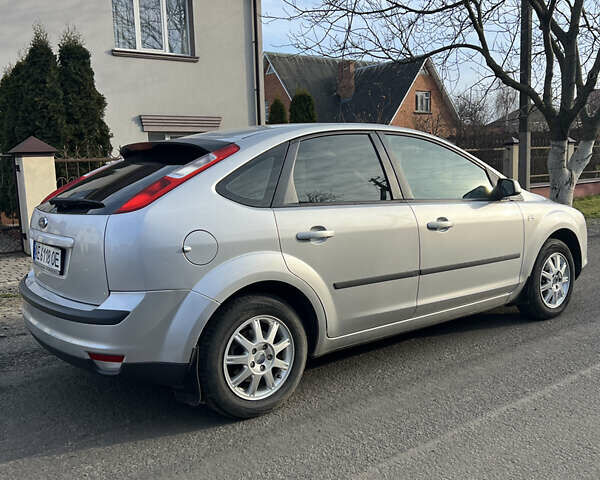 Серый Форд Фокус, объемом двигателя 1.6 л и пробегом 206 тыс. км за 3900 $, фото 10 на Automoto.ua