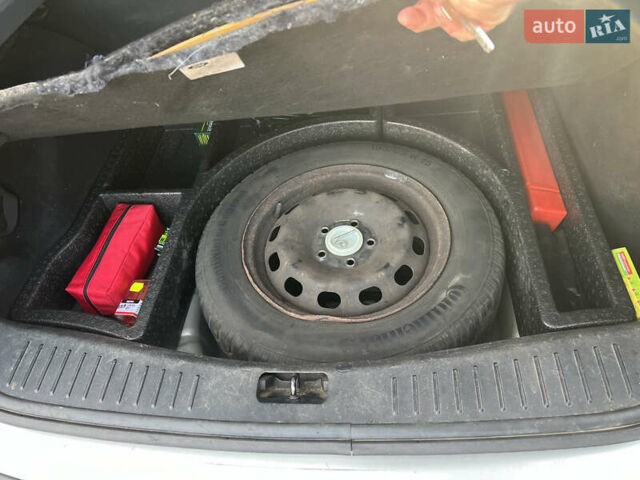 Серый Форд Фокус, объемом двигателя 1.6 л и пробегом 206 тыс. км за 3900 $, фото 48 на Automoto.ua