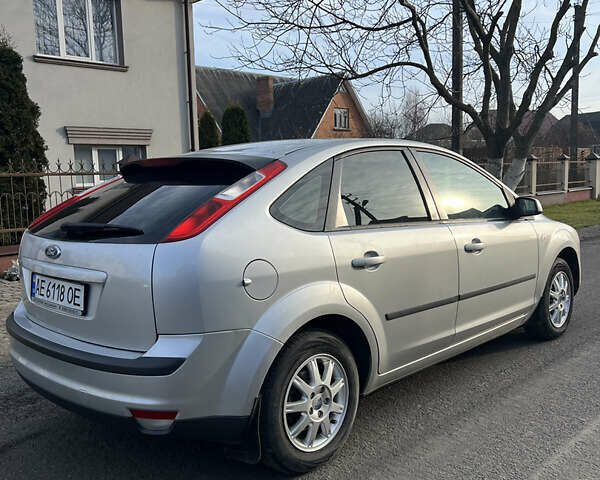 Серый Форд Фокус, объемом двигателя 1.6 л и пробегом 206 тыс. км за 3900 $, фото 21 на Automoto.ua