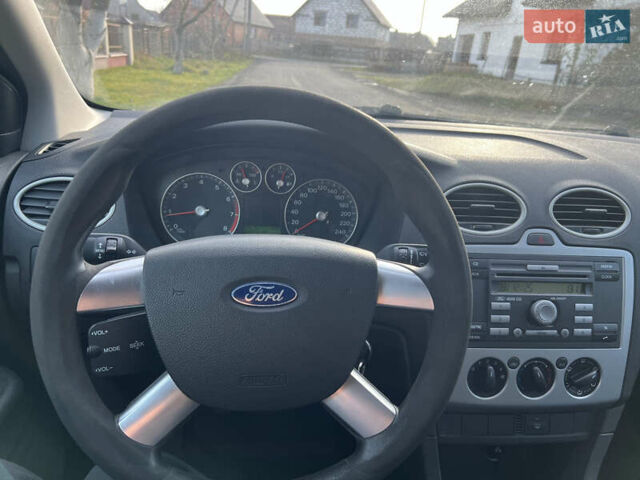 Серый Форд Фокус, объемом двигателя 1.6 л и пробегом 206 тыс. км за 3900 $, фото 32 на Automoto.ua