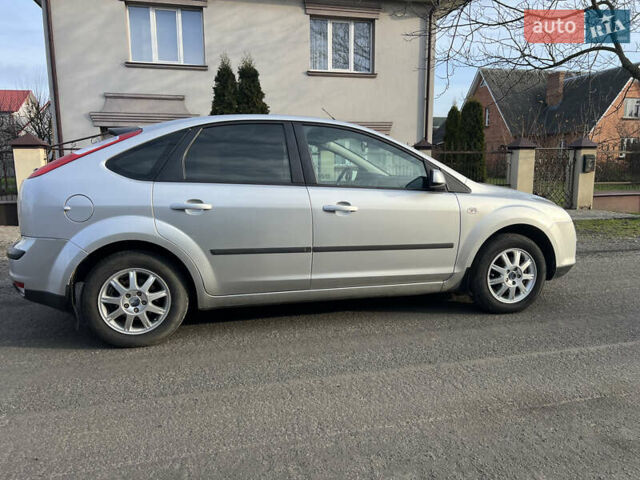 Серый Форд Фокус, объемом двигателя 1.6 л и пробегом 206 тыс. км за 3900 $, фото 7 на Automoto.ua