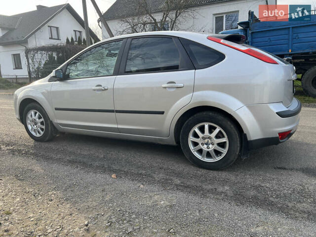 Серый Форд Фокус, объемом двигателя 1.6 л и пробегом 206 тыс. км за 3900 $, фото 19 на Automoto.ua