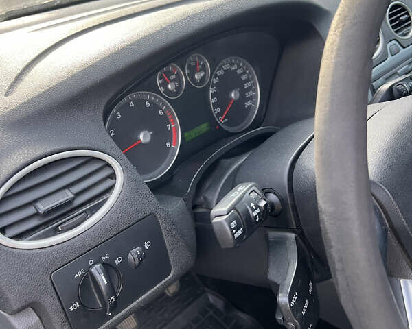 Серый Форд Фокус, объемом двигателя 1.6 л и пробегом 206 тыс. км за 3900 $, фото 29 на Automoto.ua