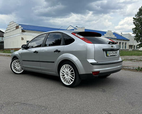 Серый Форд Фокус, объемом двигателя 1.6 л и пробегом 252 тыс. км за 3300 $, фото 2 на Automoto.ua