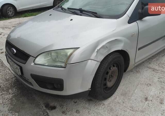 Серый Форд Фокус, объемом двигателя 1.6 л и пробегом 335 тыс. км за 3990 $, фото 4 на Automoto.ua