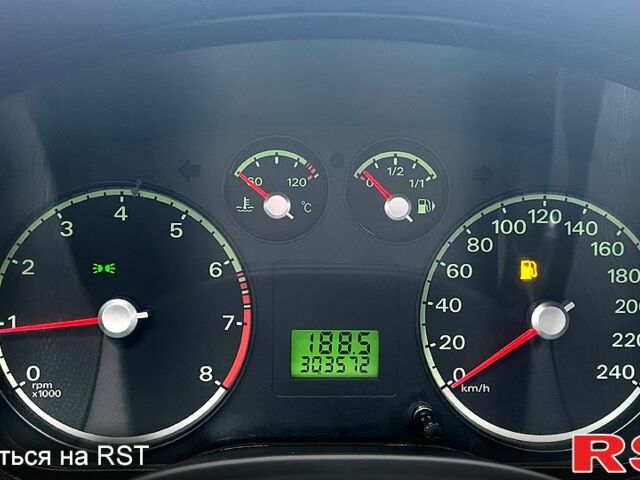 Сірий Форд Фокус, об'ємом двигуна 1.6 л та пробігом 303 тис. км за 4500 $, фото 13 на Automoto.ua