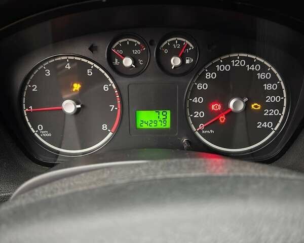 Серый Форд Фокус, объемом двигателя 1.6 л и пробегом 243 тыс. км за 4000 $, фото 10 на Automoto.ua