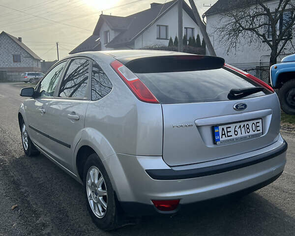 Серый Форд Фокус, объемом двигателя 1.6 л и пробегом 206 тыс. км за 3900 $, фото 16 на Automoto.ua